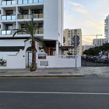 ベナルマデナEstudio Puerto Marinaアパートメント エクステリア 写真