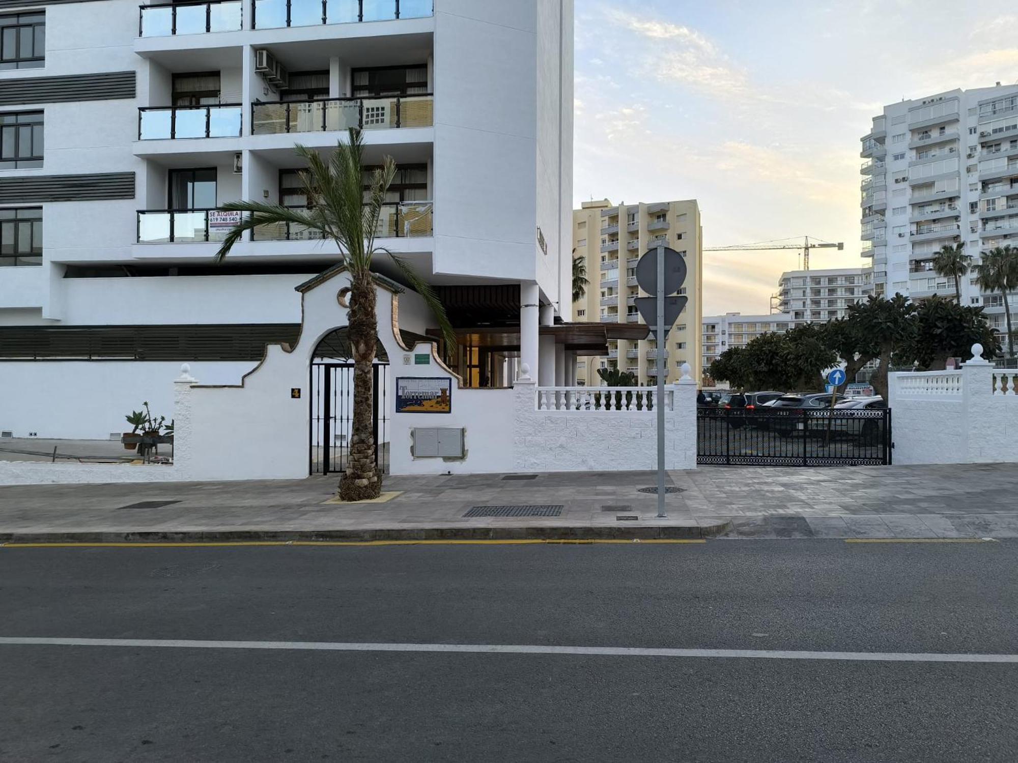 ベナルマデナEstudio Puerto Marinaアパートメント エクステリア 写真