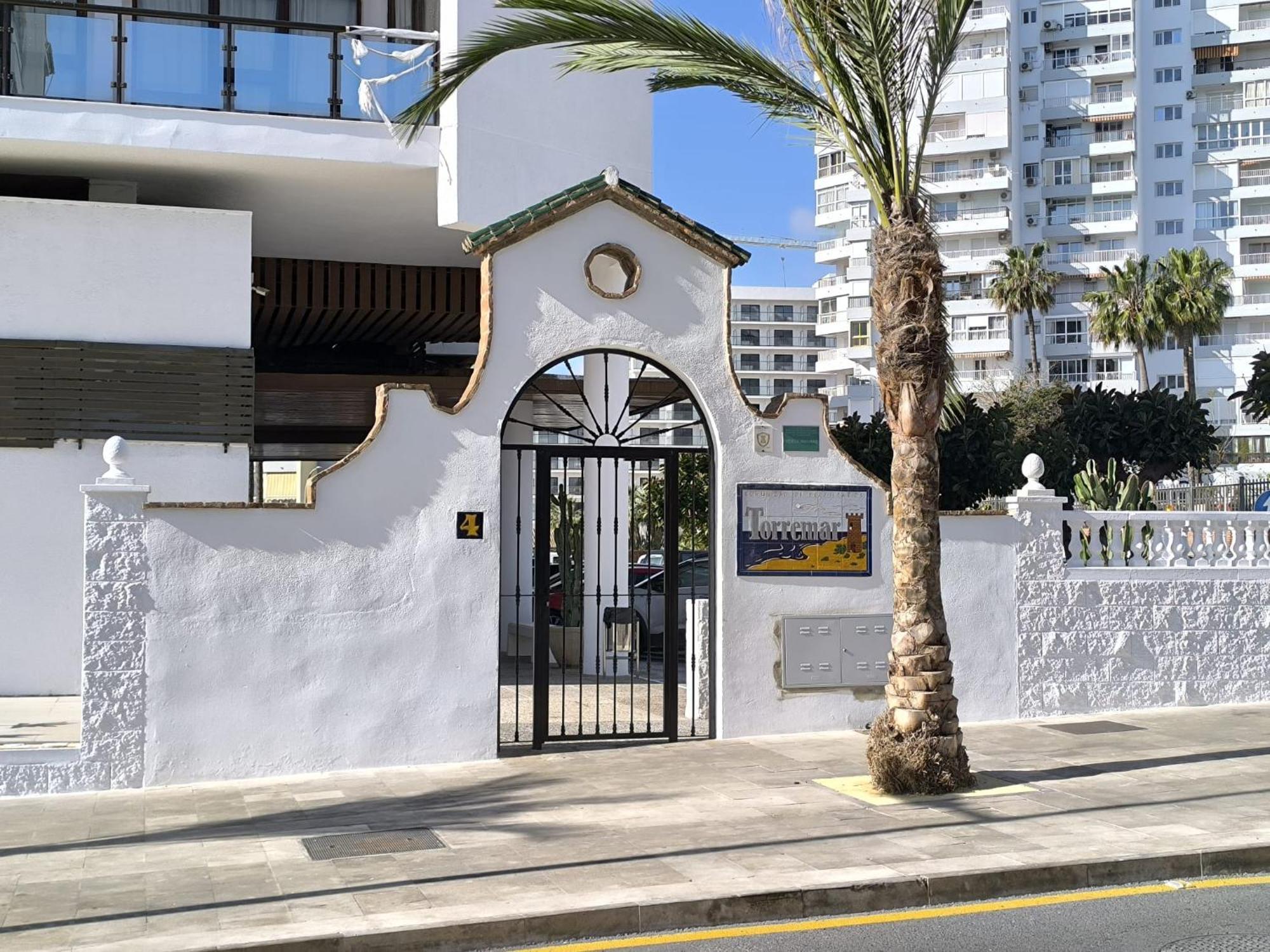 ベナルマデナEstudio Puerto Marinaアパートメント エクステリア 写真